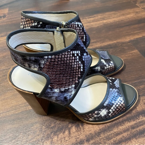 Kenneth Cole Snake Print block heels size 7.5 - Picture 1 of 10